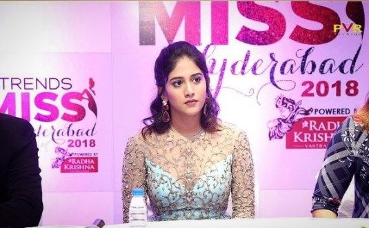मिस हैदराबाद प्रतियोगिता में चांदनी चौधरी