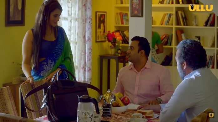 Chandni (Jinnie Jazz) se svým manželem (Anmol Jain) a Jeth Ji (Dev Dehman) ve filmu Jane Anjane Mein 7 - scéna 4