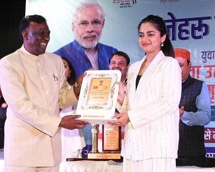 Siddhi Idnani got Yuva Prerna Award