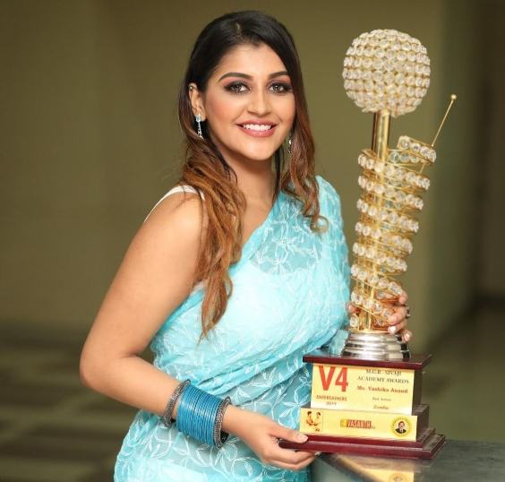 Yashika Aanand won MGR Sivaji Academy Award