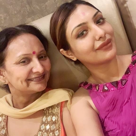 Khushi Mukherjee with her mom