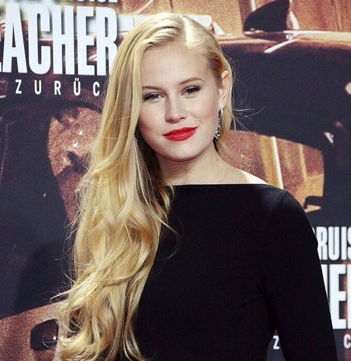 Danika Yarosh on Jack Reacher Movie Release Event