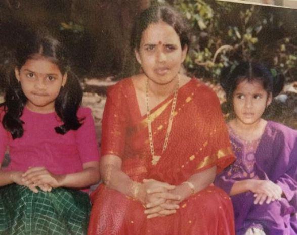 Ashu Reddy's Childhood Picture with her Mother and Sister